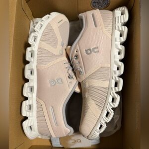 Brand New On Cloud 5 Women’s Running Shoes – Shell/White – Size 9.5